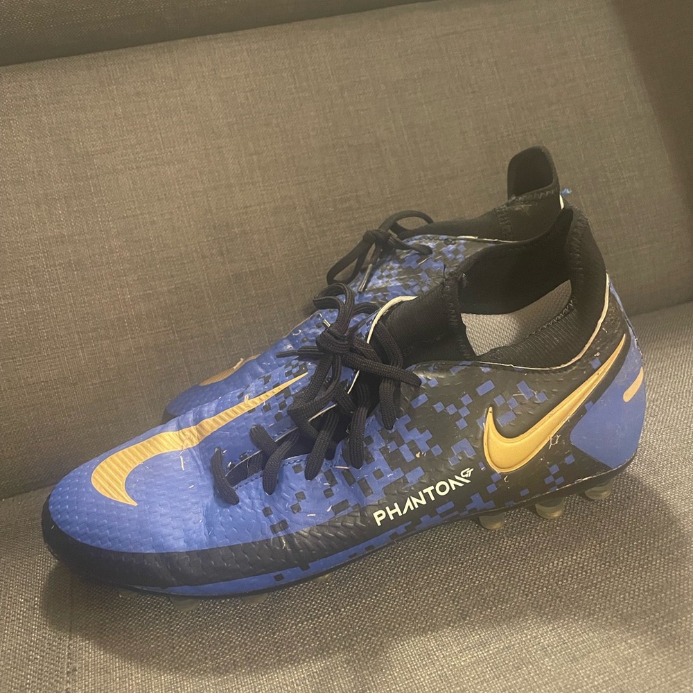 Nike Phantom Turf Soccer Cleats